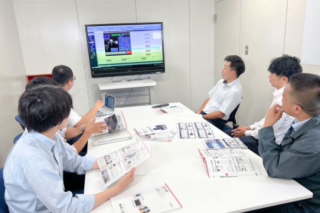 会議をしている社員